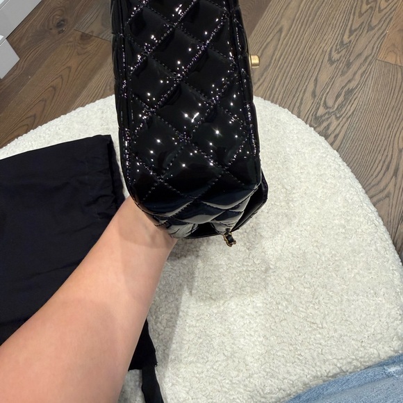 Chanel Black Quilted patent Leather Shoulder Bag - Picture 7 of 9